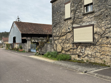 corps de ferme proche des riceys (village viticole ) avec d