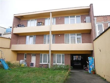 bureau à vendre avec caves aménagées et jardin commun