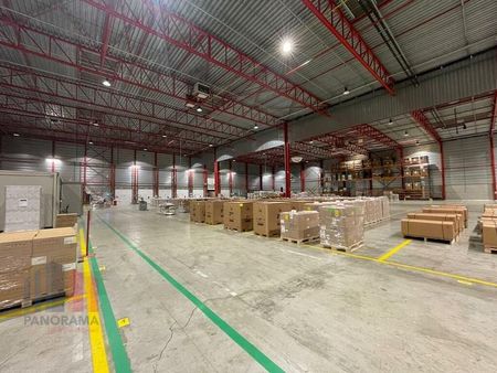 8.547 m² d'entrepôt logistique avec 328 m² de bureaux à m...