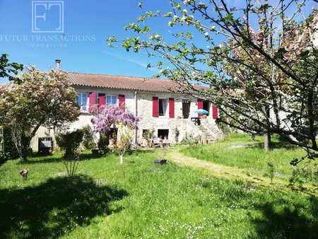 maison de village sur 1298 m² de terrain