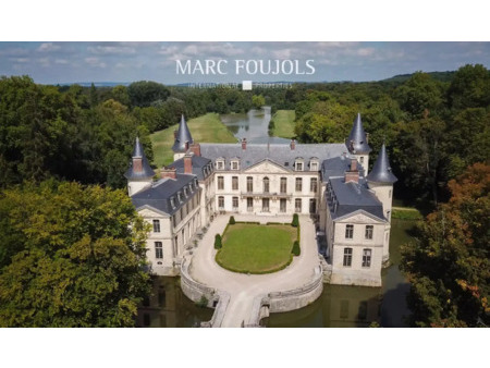 château en vente à chantilly : idéalement situé a 40 minutes au nord de paris  dans un dom