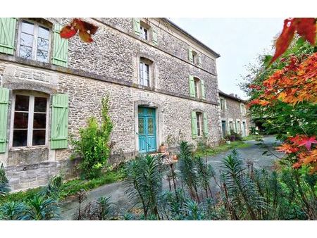vente maison 8 pièces 226 m² saint-christophe-sur-roc (79220)