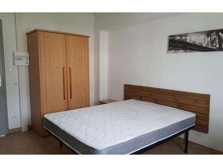 location appartement 1 pièce 12 m² nîmes (30000)