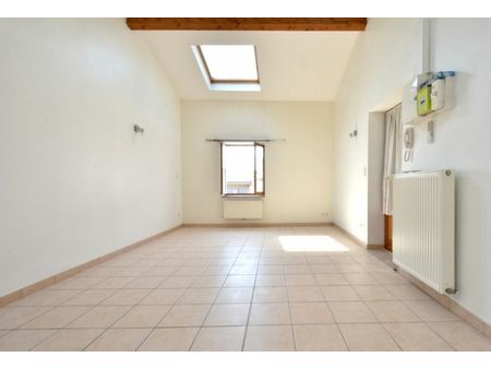 location appartement  m² t-2 à villefranche-sur-saône  643 €
