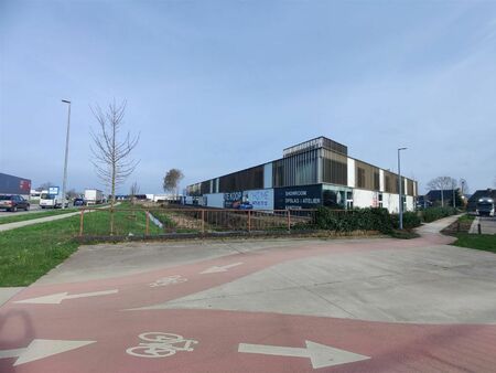 eigentijdse nieuwbouw kmo units met parkeerplaatsen