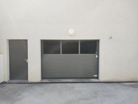 loue garage sécurisé de 18 5m² attignat