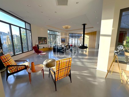 exceptionnel loft de 319 m² avec patio unique en hyper-centre de châtellerault  dans un im