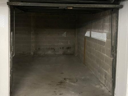 garage fermé et sécurisé par caméra proche stade vélodrome - sainte marguerite 13009
