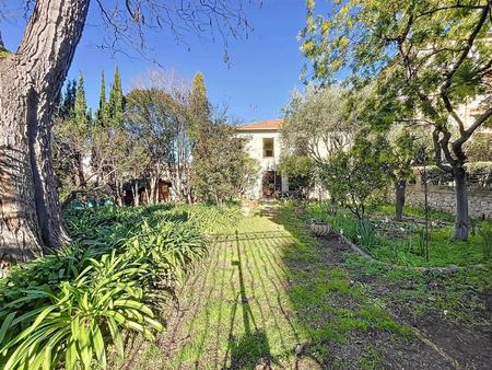 située à cannes sur un terrain de 1496 m2  cette spacieuse maison de 241 m2 bénéficie...