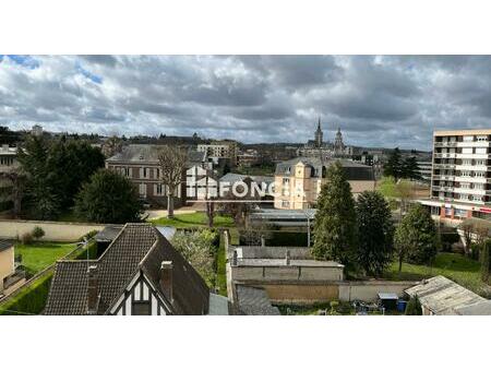 centre-ville à pied  vue dégagée et agréable  appartement de 86 m2 (travaux à prévoir)  2/