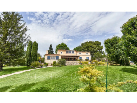 maison de prestige en vente à aix-en-provence : cette magnifique villa d'environ 220 m² au