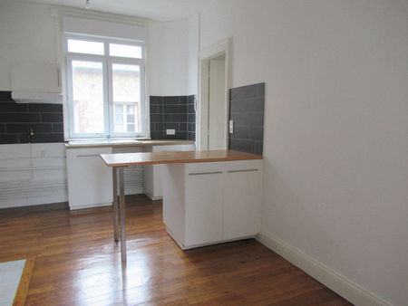 appartement d'environ 67 m² à louer à peronne (80200).
