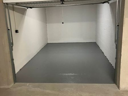 garage sécurisé libre de suite