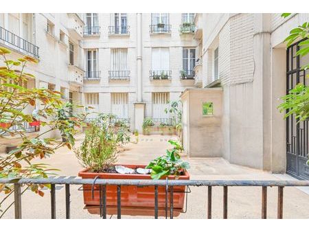 appartement paris 11 26 m² t-1 à vendre  272 000 €
