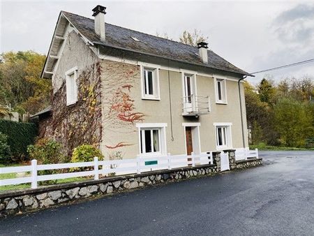 agreable maison familiale avec terrain de 8482 m²