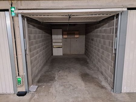 garage/box meyzieu centre 13m²