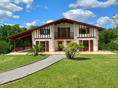 maison basque de 1993(220m²)  terrasse couverte  sur 3700m² de terrain avec garage 200m²