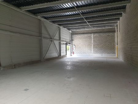 entrepôt local stockage 300 m2  divisible si besoin