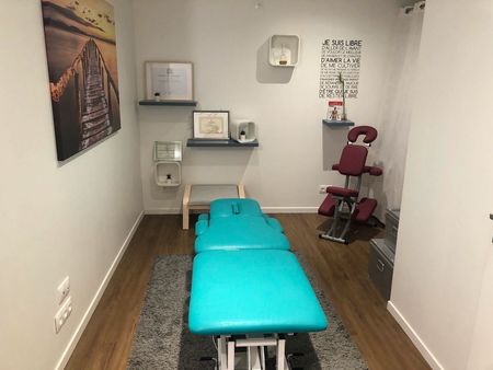 local pour thérapeute proche port avec table de massage électrique
