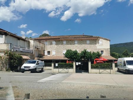 local hôtel  restaurant 700 m²