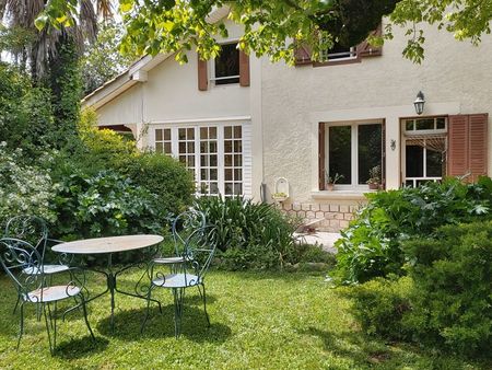 charmante maison avec joli jardin arboré à proximité du centre de trie-sur-baïse (65)