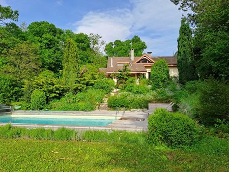 belle maison à vetraz-monthoux  grande piscine et vue magnifique