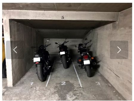 parking moto sécurisé