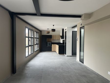 loft/atelier/surface 3 pièces 83 m²