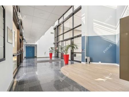 bureaux 1 049 m²