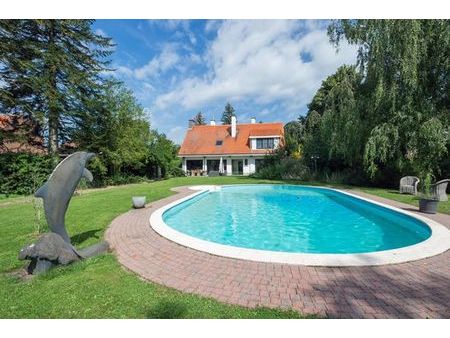 villa 4 chambres  jardin avec piscine  garage et annexes