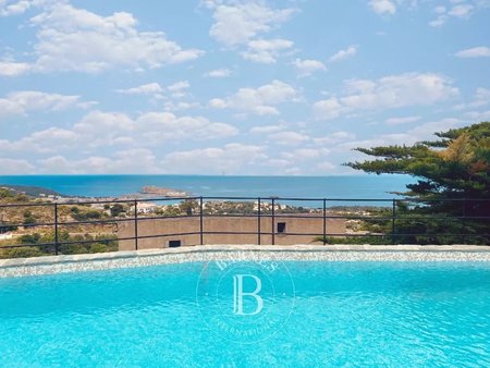 monticello  villa atypique  5 chambres  piscine  vue mer panoramique