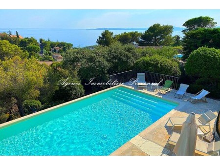 charmante villa avec piscine et belle vue sur mer à vendre secteur des issambres sur la co