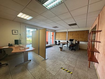 location locaux professionnels 88 m²