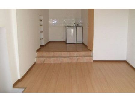 location appartement  m² t-1 à aups  350 €