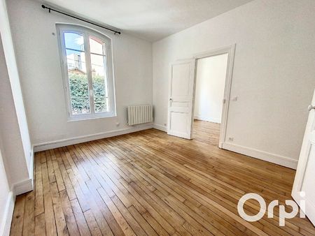 location appartement  m² t-1 à clamart  930 €