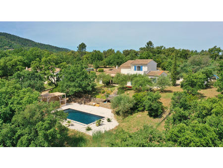 exclusivite les mayons villa dans un cadre avec vue exceptionnel garages et piscine