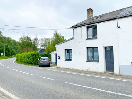 venez découvrir cette agréable maison 3 façades avec garage!