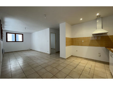 location appartement 2 pièces 46 m² aubagne (13400)