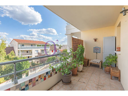 confortable 3 pièces de 83 m²  2ch.  18 m² de terrasses/balcons  vue dégagée  belles prest