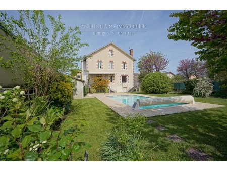 eymet : charmante maison bourgeoise des années 30  beau jardin avec piscine  garagenndordo