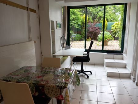 studio meublé rez -de-jardin dans maison individuelle