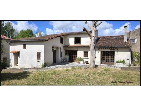 vente maison à saint-jean-d'angély (17400) : à vendre / 150m² saint-jean-d'angély