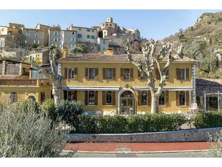 situé entre grasse et vence  ce fantastique bâtiment est emblématique du village du bar...