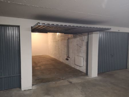 garage / box de 18 m² strasbourg neudorf – sécurisé / lumineux / prise électrique