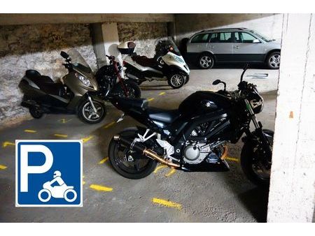 place parking moto / 2 roues métro stalingrad / louis blanc