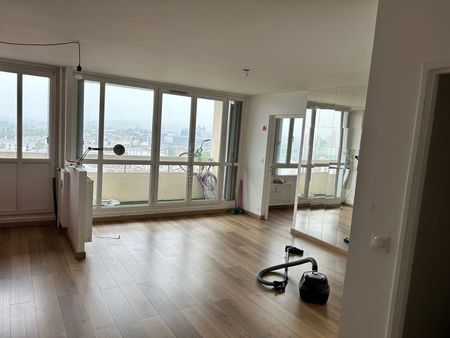 appartement f2 au 15 ème étage sans vis à vis avec balcon et boxbox