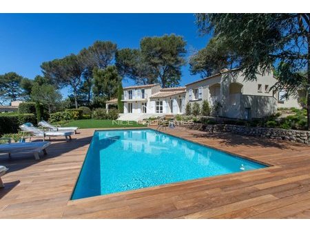 biot  bois fleuri  superbe villa moderne avec piscine  entièrement et luxueusement rénovée