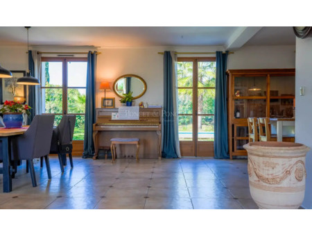 maison de prestige en vente à juvignac : belle maison esprit bastide avec piscine et jardi