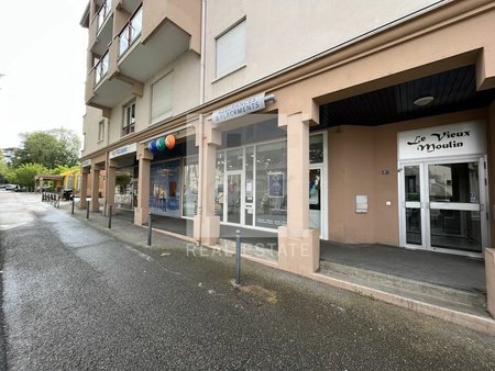 location de local commercial de 66 m² à neuville-sur-saône - 69250