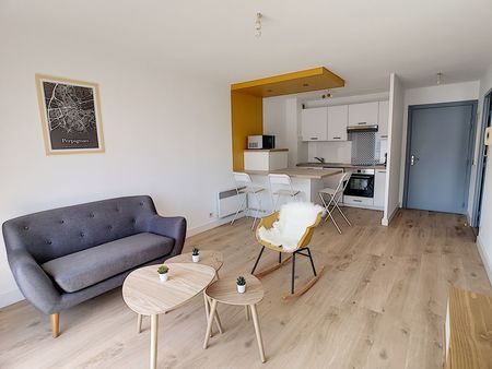 t2 meublé 42 m² avec terrasse et parking